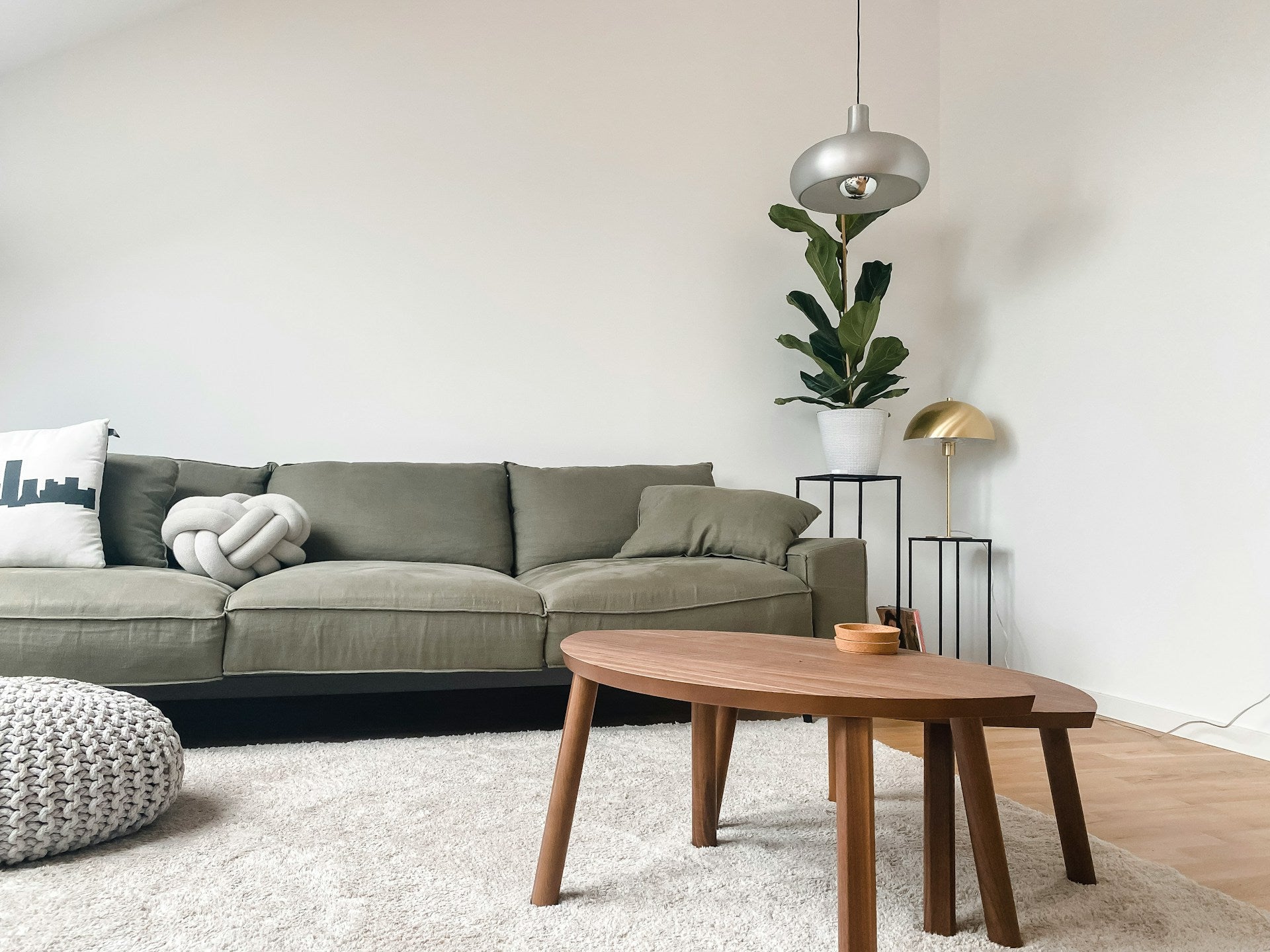 Lounge Sofas and Chairs: Panduan Memilih Perabot Santai yang Elegan dan Nyaman